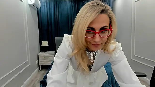 Snapshot of MuseOfStage chatting on 01.24.25 MuseOfStage online show from 01.24.25