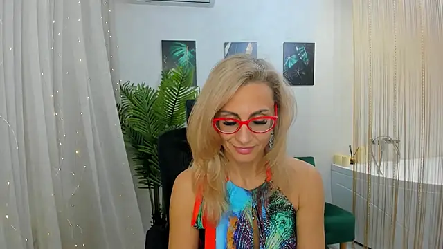 Snapshot of MuseOfStage chatting on 02.02.25 MuseOfStage online show from 02.02.25