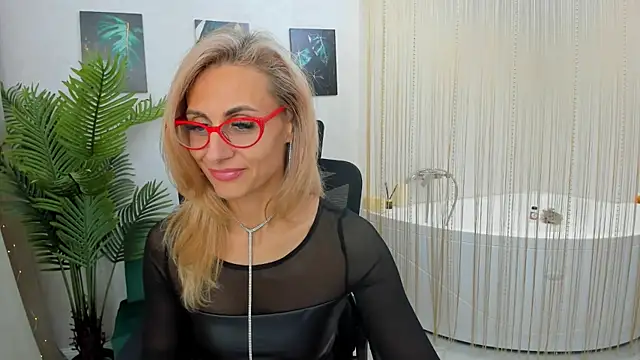 Snapshot of MuseOfStage chatting on 02.03.25 MuseOfStage online show from 02.03.25