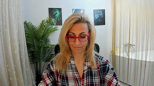 Snapshot of MuseOfStage chatting on 02.07.25 MuseOfStage online show from 02.07.25