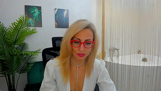 Snapshot of MuseOfStage chatting on 02.13.25 MuseOfStage online show from 02.13.25