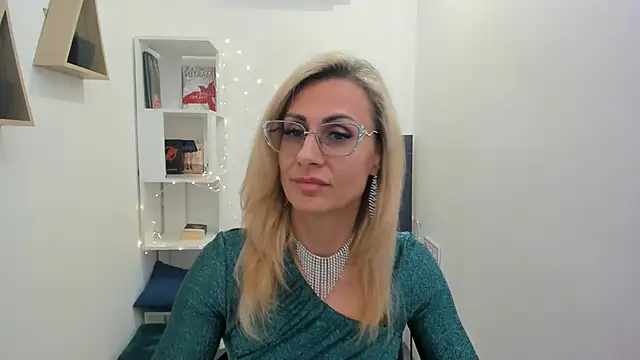 Snapshot of MuseOfStage chatting on 03.05.25 MuseOfStage online show from 03.05.25