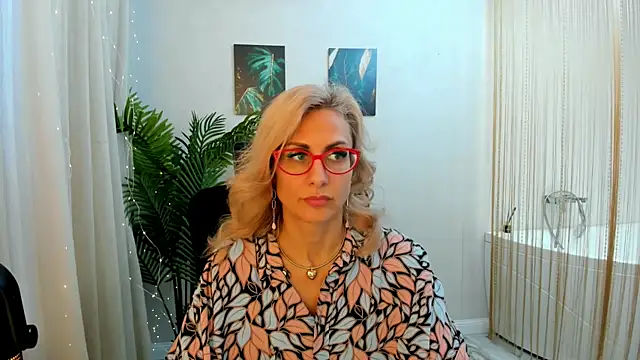 Snapshot of MuseOfStage chatting on 03.07.25 MuseOfStage online show from 03.07.25