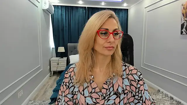 Snapshot of MuseOfStage chatting on 03.10.25 MuseOfStage online show from 03.10.25