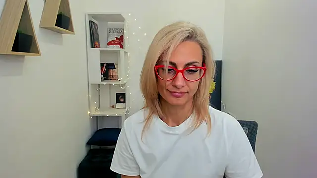 Snapshot of MuseOfStage chatting on 03.14.25 MuseOfStage online show from 03.14.25