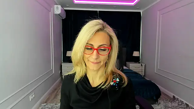 Snapshot of MuseOfStage chatting on 03.17.25 MuseOfStage online show from 03.17.25