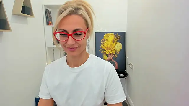 Snapshot of MuseOfStage chatting on 03.20.25 MuseOfStage online show from 03.20.25