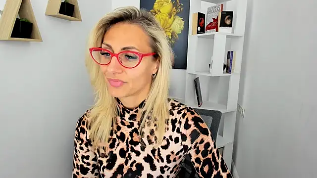 Snapshot of MuseOfStage chatting on 09.10.25 MuseOfStage online show from 09.10.25