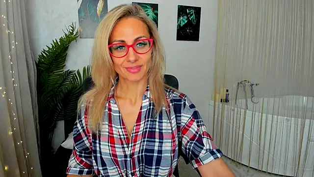 Snapshot of MuseOfStage chatting on 10.09.25 MuseOfStage online show from 10.09.25