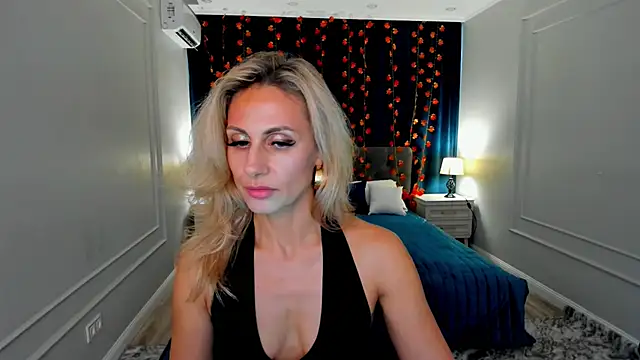 Snapshot of MuseOfStage chatting on 11.11.25 MuseOfStage online show from 11.11.25