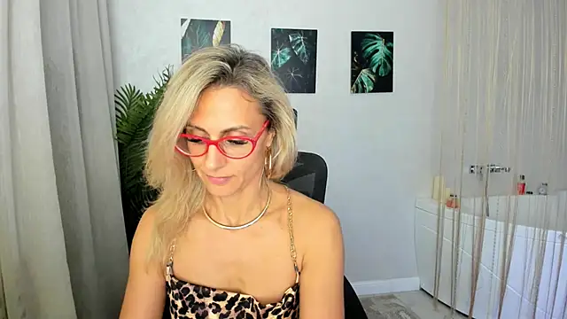 Snapshot of MuseOfStage chatting on 11.13.25 MuseOfStage online show from 11.13.25