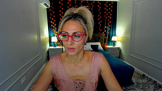 Snapshot of MuseOfStage chatting on 11.14.25 MuseOfStage online show from 11.14.25