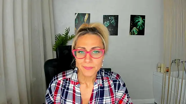 Snapshot of MuseOfStage chatting on 11.17.25 MuseOfStage online show from 11.17.25