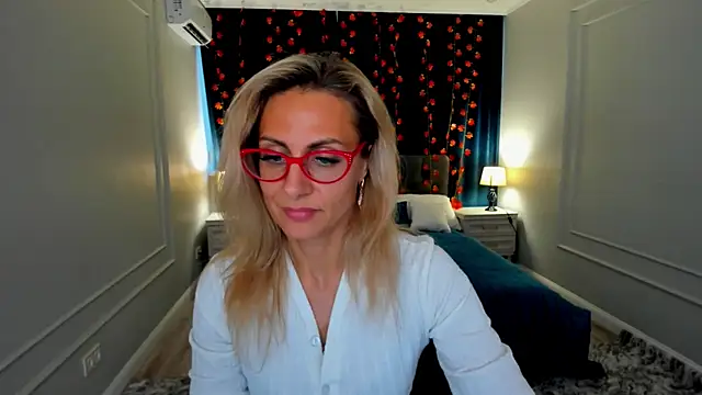 Snapshot of MuseOfStage chatting on 11.18.25 MuseOfStage online show from 11.18.25