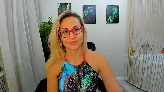 Snapshot of MuseOfStage chatting on 11.21.25 MuseOfStage online show from 11.21.25