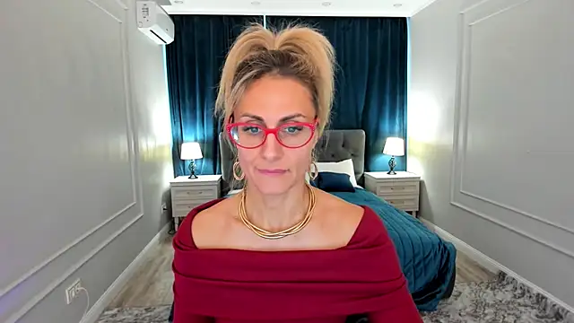 Snapshot of MuseOfStage chatting on 12.02.25 MuseOfStage online show from 12.02.25