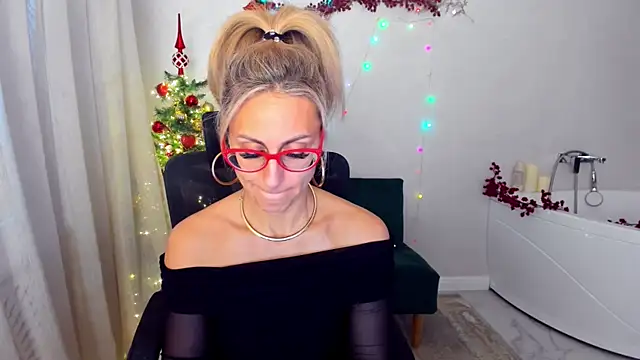 Snapshot of MuseOfStage chatting on 12.14.25 MuseOfStage online show from 12.14.25