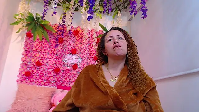 BLONDE SEXYHOT online show from 12.20.25