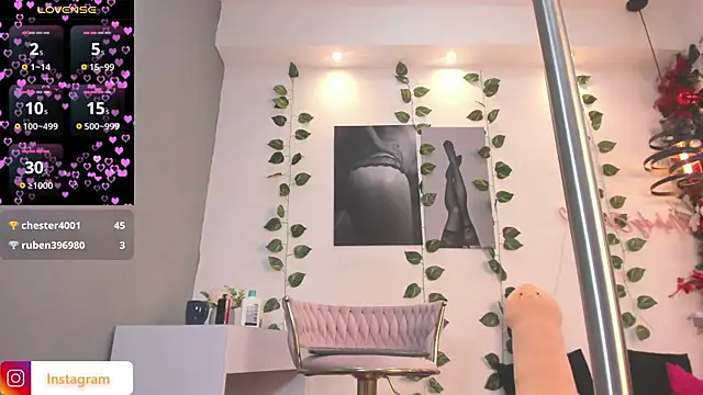 Snapshot of abril_ricci chatting on 02.18.25 abril ricci online show from 02.18.25