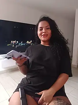 Snapshot of abril_ricci chatting on 09.10.25 abril ricci online show from 09.10.25