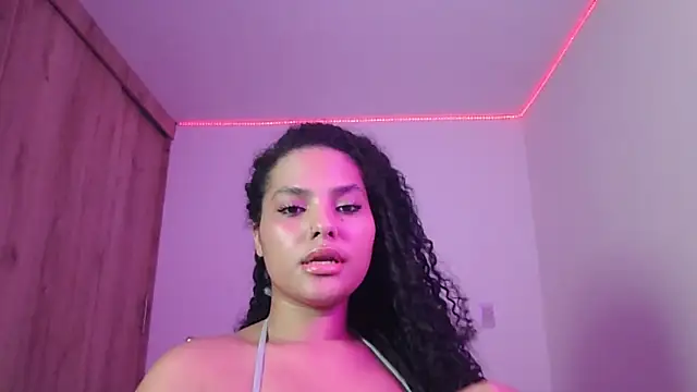 Snapshot of abril_ricci chatting on 09.30.25 abril ricci online show from 09.30.25