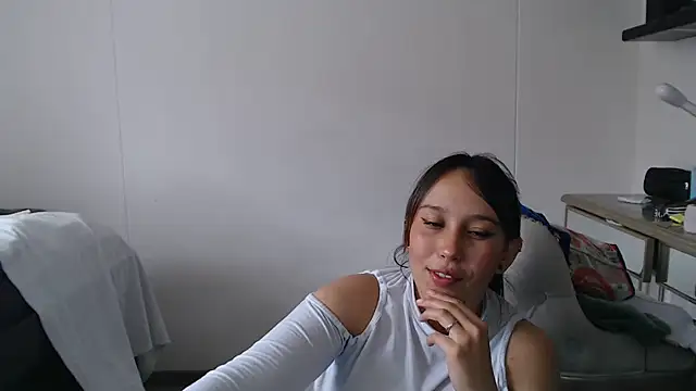 Skarlet Adams28 online show from 02.12.25