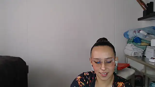 Skarlet Adams28 online show from 02.13.25