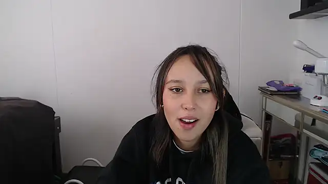 Skarlet Adams28 online show from 03.06.25