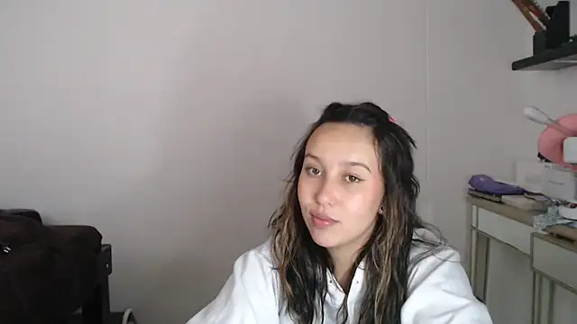 Skarlet Adams28 online show from 03.17.25