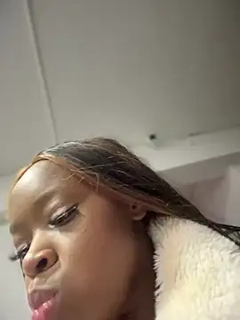 Snapshot of Thyana_LS chatting on 02.02.25 Thyana LS online show from 02.02.25