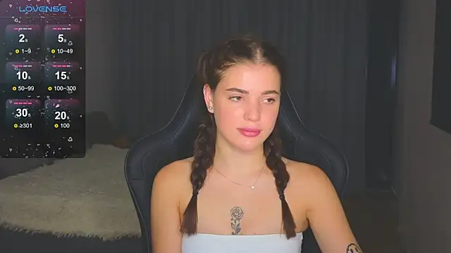 adrianawow1 online show from 10.28.25