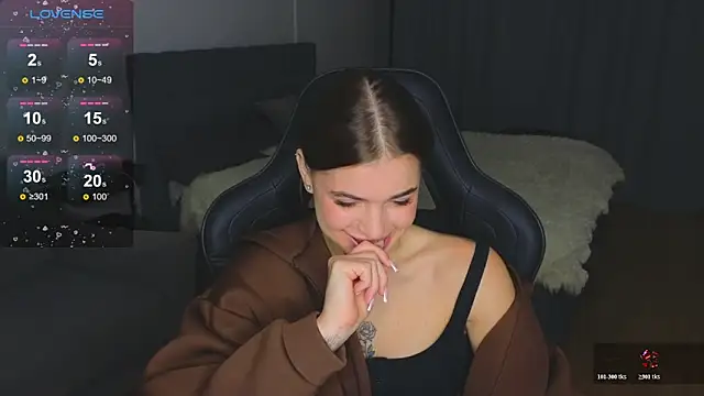 adrianawow1 online show from 11.28.25