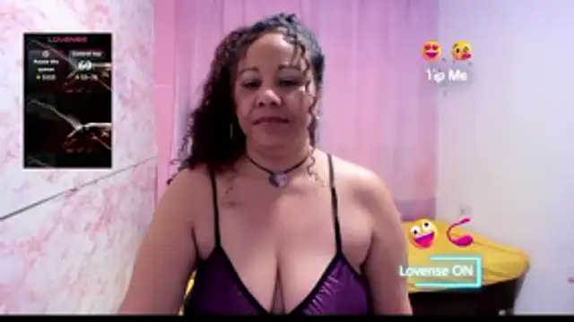 Snapshot of Brunette_sasha chatting on 11.25.25 Brunette sasha online show from 11.25.25