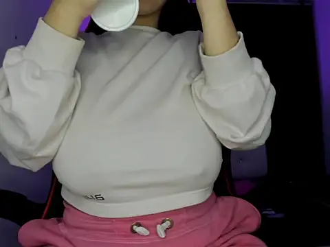 silviamilk online show from 11.25.25