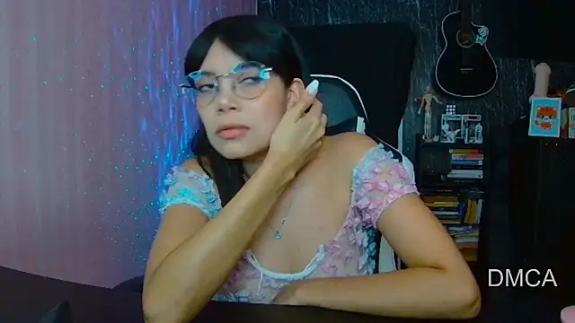 Snapshot of Drea_Foox chatting on 10.03.25 Drea Foox online show from 10.03.25