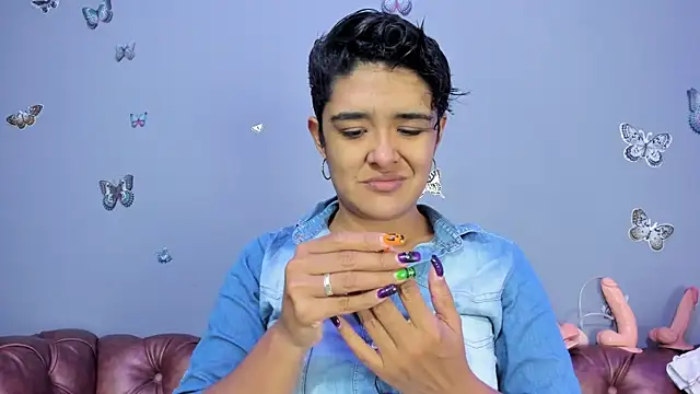 Kaira mosse online show from 11.20.25