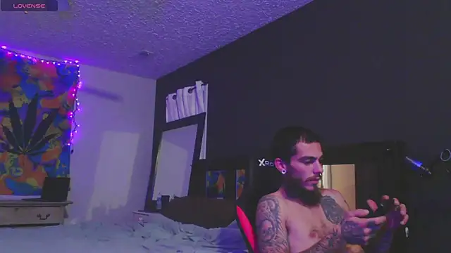 Snapshot of XMeF10 chatting on 12.10.24 XMeF10 online show from 12.10.24