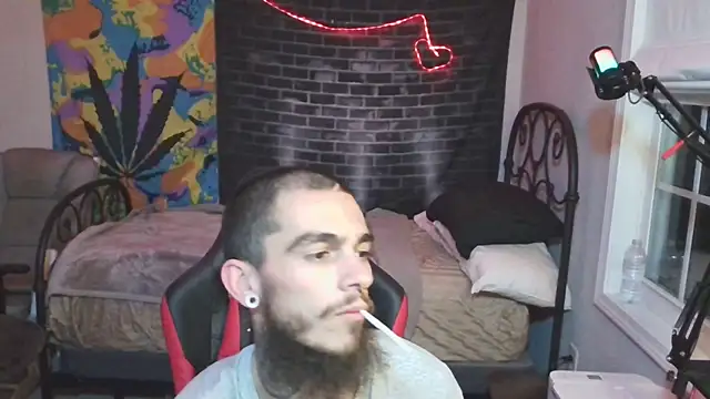 Snapshot of XMeF10 chatting on 01.04.25 XMeF10 online show from 01.04.25