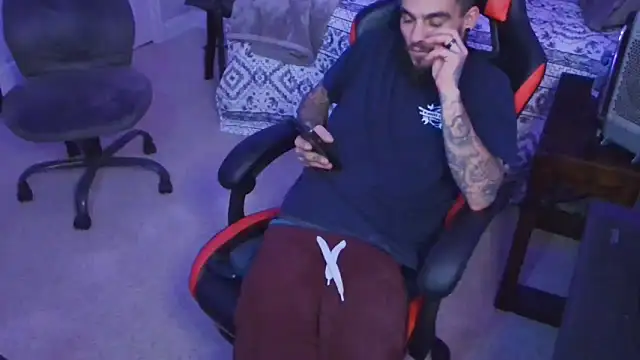 Snapshot of XMeF10 chatting on 01.25.25 XMeF10 online show from 01.25.25