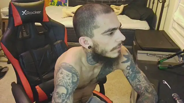 Snapshot of XMeF10 chatting on 01.28.25 XMeF10 online show from 01.28.25