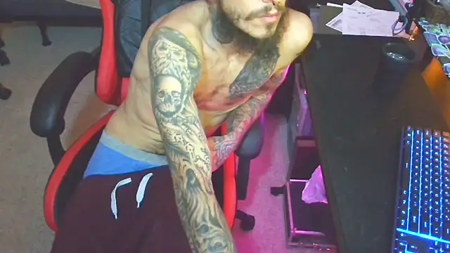 Snapshot of XMeF10 chatting on 01.31.25 XMeF10 online show from 01.31.25