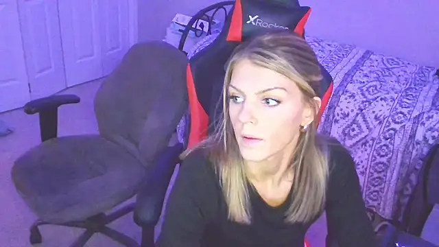 Snapshot of XMeF10 chatting on 02.03.25 XMeF10 online show from 02.03.25