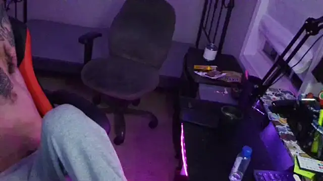 Snapshot of XMeF10 chatting on 02.15.25 XMeF10 online show from 02.15.25