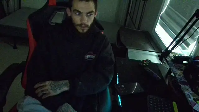 Snapshot of XMeF10 chatting on 02.15.25 XMeF10 online show from 02.15.25