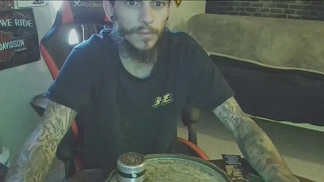 Snapshot of XMeF10 chatting on 03.02.25 XMeF10 online show from 03.02.25