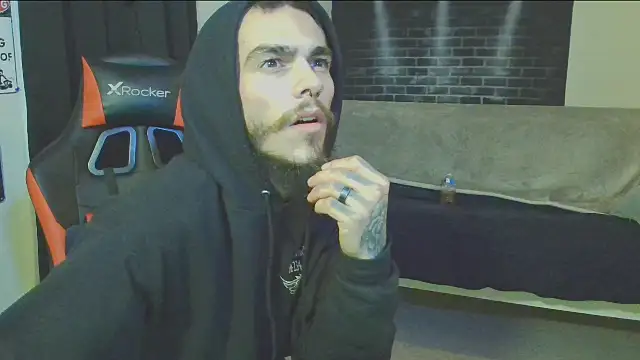 Snapshot of XMeF10 chatting on 03.03.25 XMeF10 online show from 03.03.25