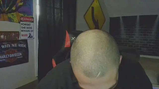 Snapshot of XMeF10 chatting on 03.11.25 XMeF10 online show from 03.11.25