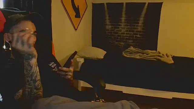 Snapshot of XMeF10 chatting on 03.13.25 XMeF10 online show from 03.13.25