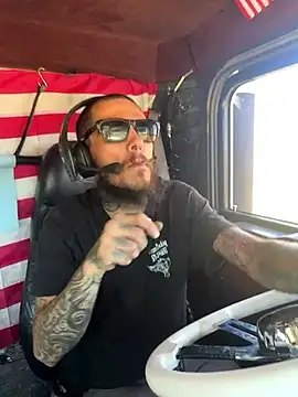 Snapshot of XMeF10 chatting on 09.08.25 XMeF10 online show from 09.08.25