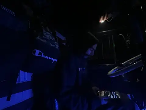 Snapshot of XMeF10 chatting on 11.05.25 XMeF10 online show from 11.05.25